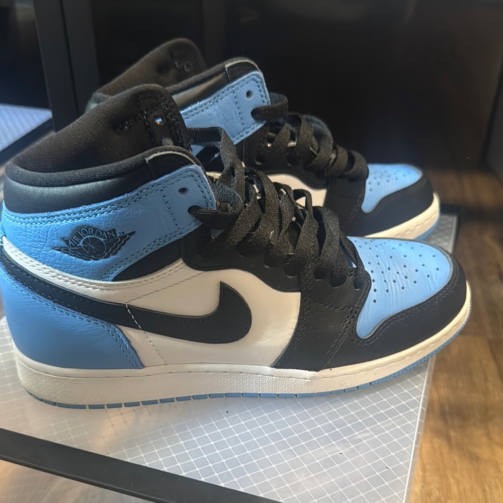 Nike Air Jordan High-Tops in Light Blue and Black 5.5Y